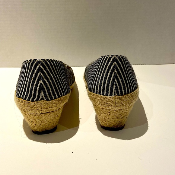 American Eagle Slip-On shoes - Picture 3 of 5